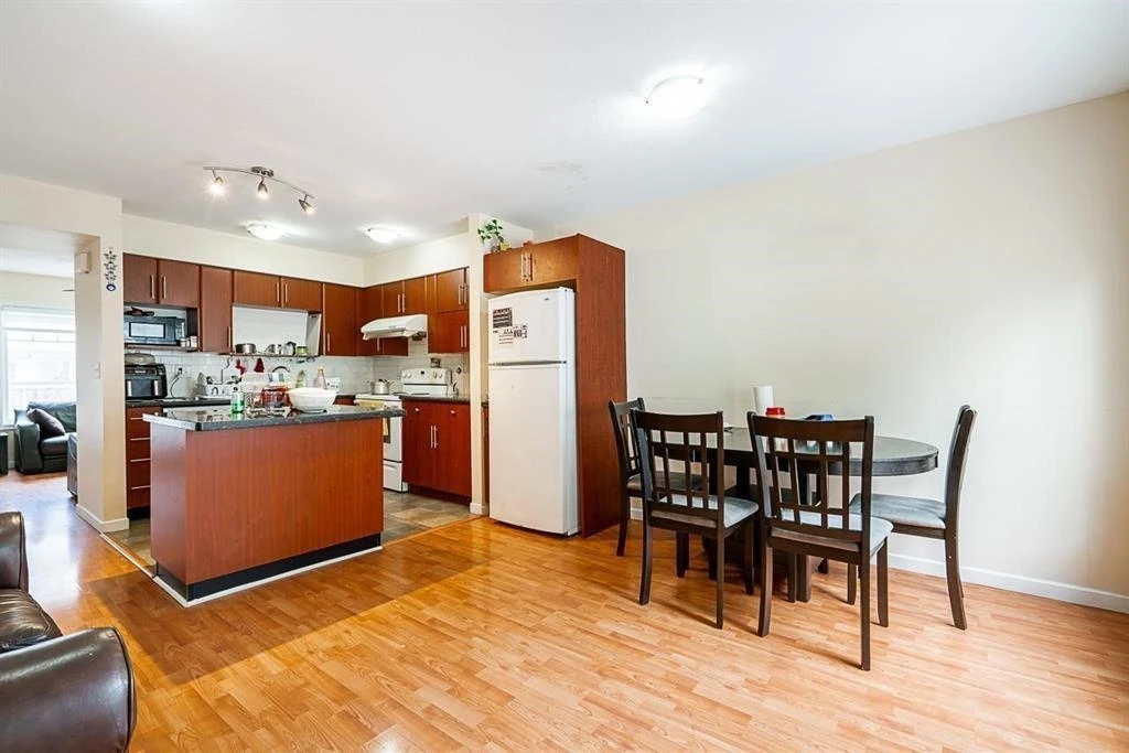 Dining Area Photo of 35 6110 138 Street, Surrey, BC