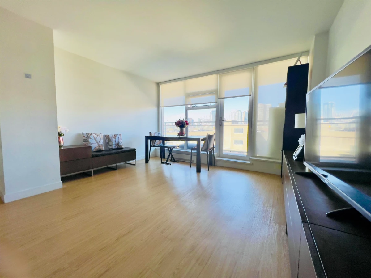 Living Room Photo of 802 188 Keefer Street, Vancouver, BC