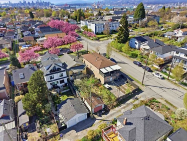 Swimming Pool Photo of 620 Slocan Street, Vancouver, BC