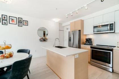 Kitchen Photo of 225 13963 105 Boulevard, Surrey, BC