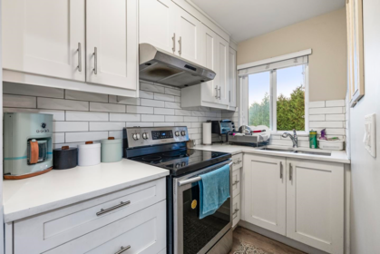 Breakfast Nook Photo of 6470 130 Street, Surrey, BC