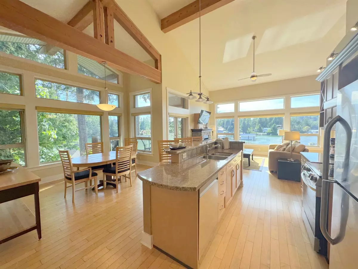 Family Room Photo of 4C 12849 Lagoon Road, Madeira Park, BC