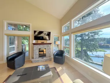 Breakfast Nook Photo of 4C 12849 Lagoon Road, Madeira Park, BC