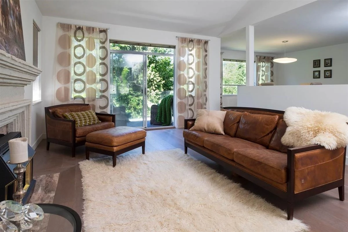 Living Room Photo of 5479 Keith Road, West Vancouver, BC