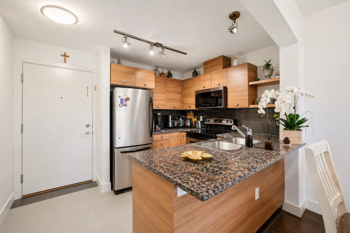 Dining Area Photo of 315 6688 120 Street, Surrey, BC