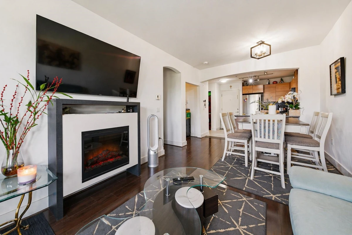 Family Room Photo of 315 6688 120 Street, Surrey, BC