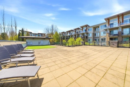 Front Yard Photo of 315 6688 120 Street, Surrey, BC