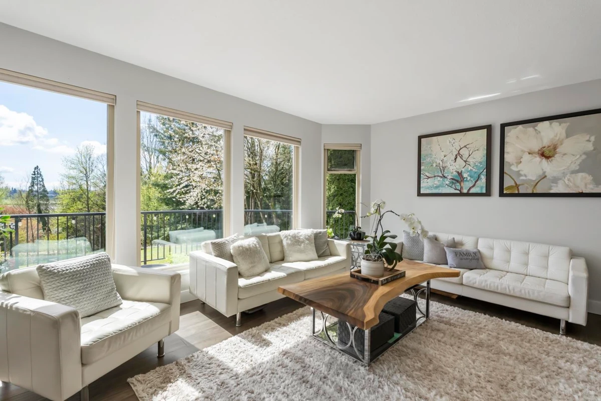 Living Room Photo of 16498 77 Avenue, Surrey, BC