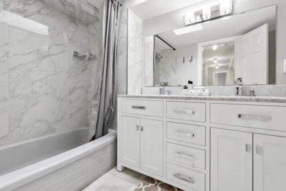 Entry Foyer Photo of 16498 77 Avenue, Surrey, BC