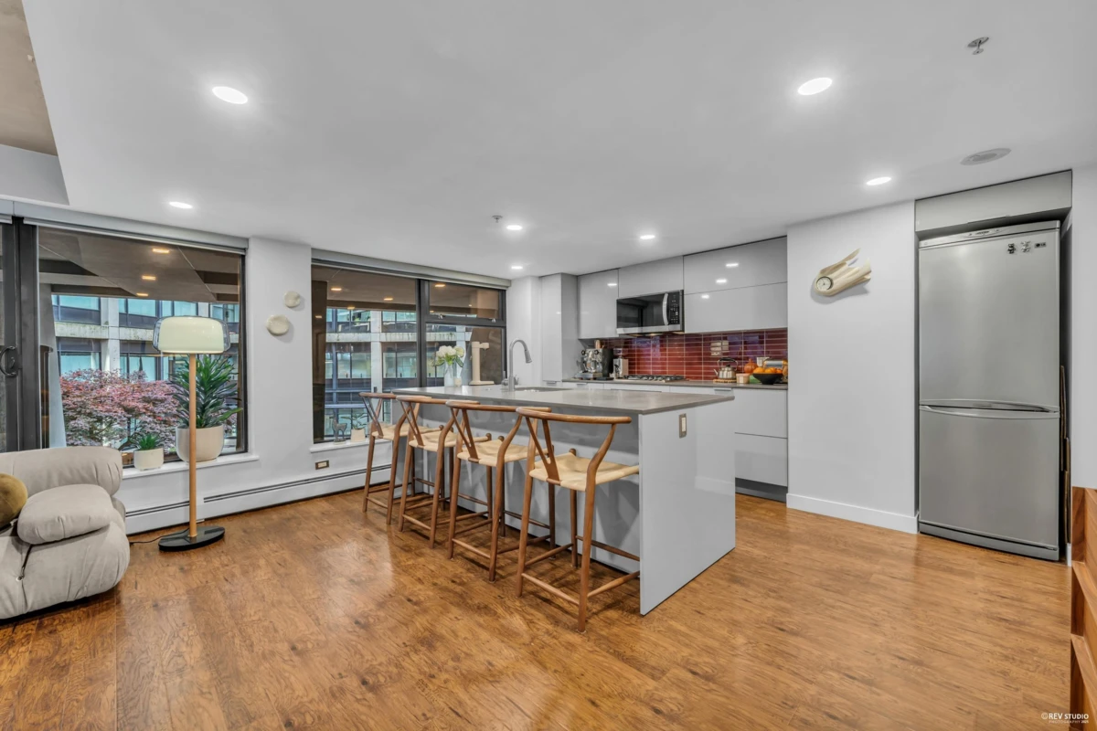 Family Room Photo of 605 128 W Cordova Street, Vancouver, BC