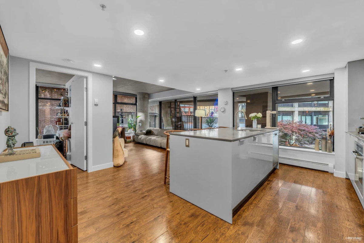 Living Room Photo of 605 128 W Cordova Street, Vancouver, BC