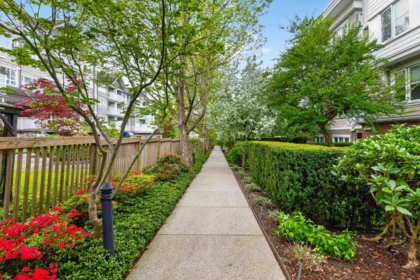 Front Yard Photo of 108 12283 224 Street, Maple Ridge, BC