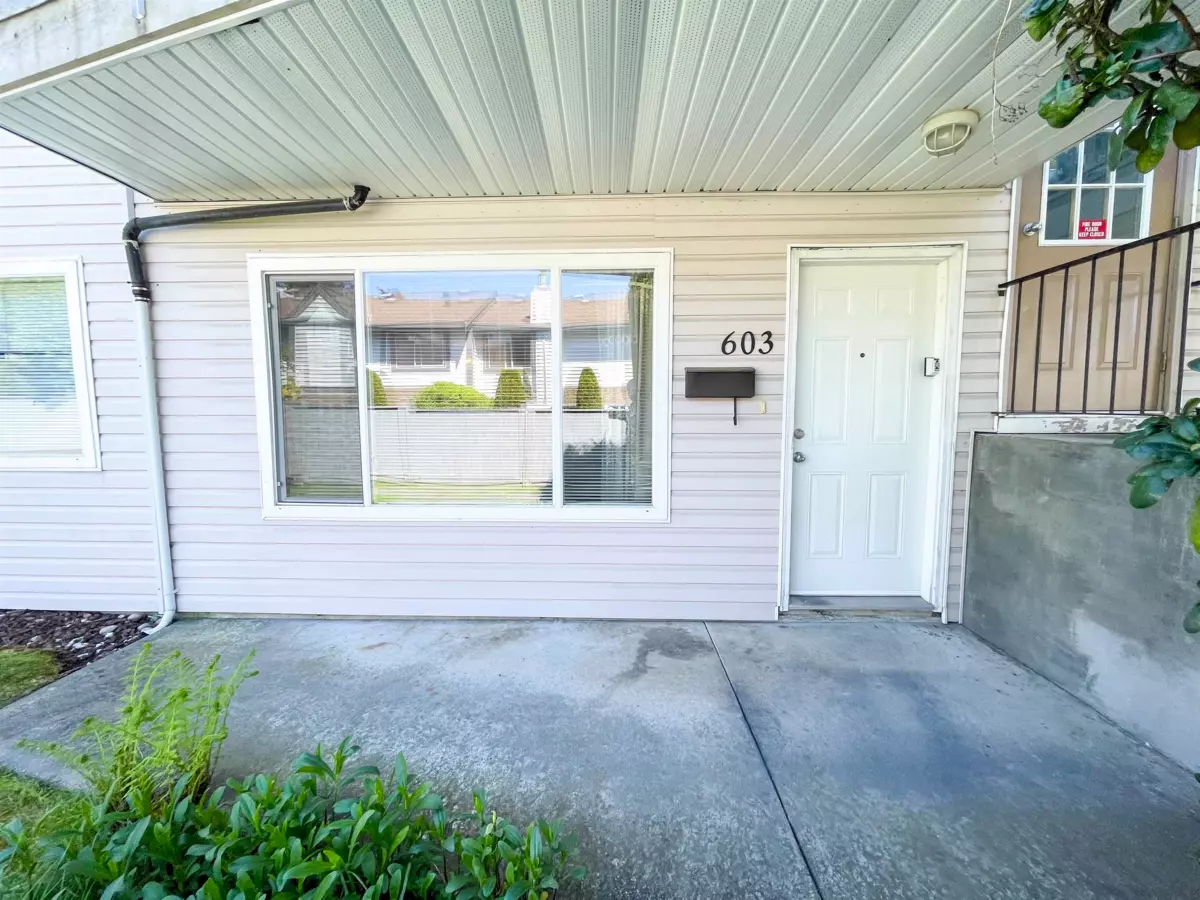Living Room Photo of 603 11901 89a Avenue, Delta, BC