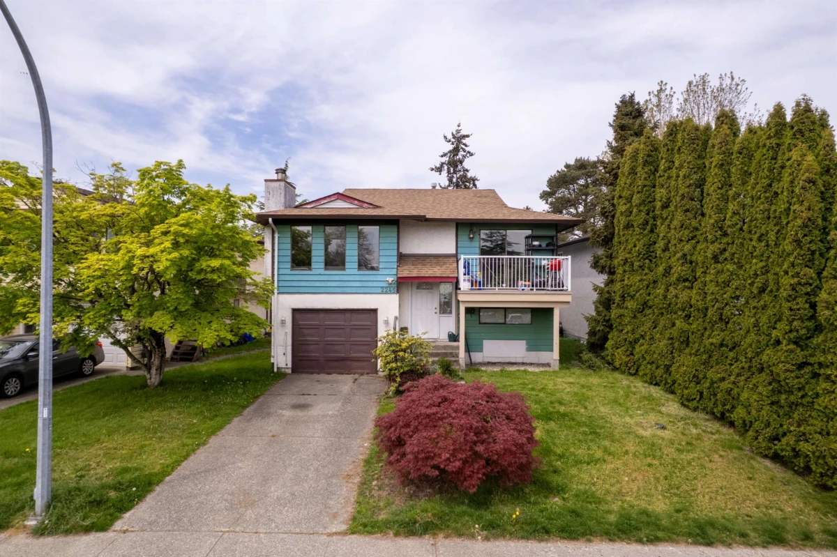 Living Room Photo of 2245 Willoughby Way, Langley, BC