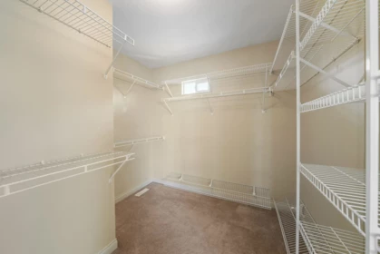 Laundry Room Photo of 18202 69 Avenue, Surrey, BC