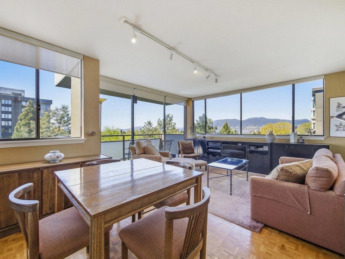 Dining Area Photo of 900 1685 W 14th Avenue, Vancouver, BC