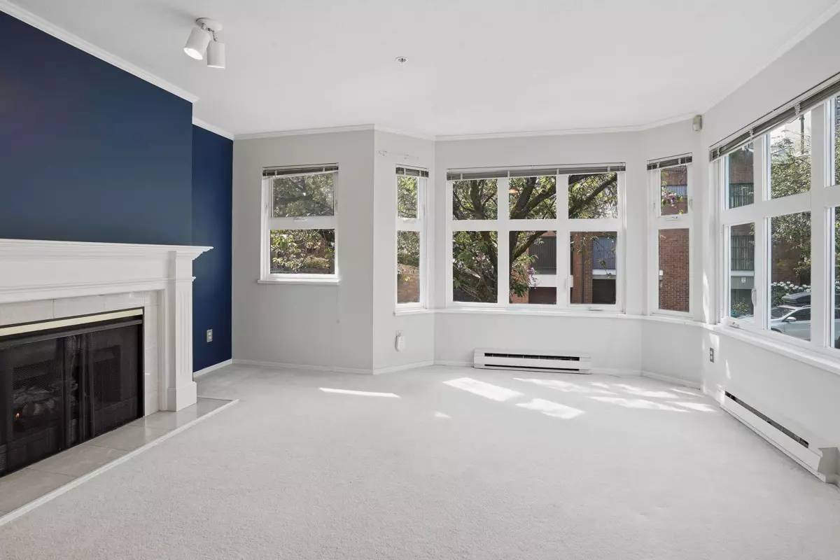 Dining Area Photo of 737 W 7th Avenue, Vancouver, BC
