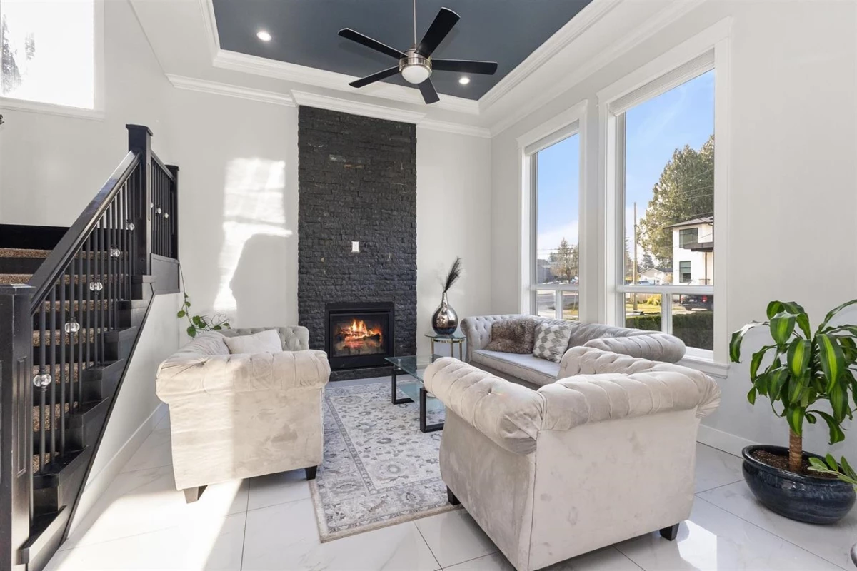 Dining Area Photo of 2018 Vinewood Street, Abbotsford, BC