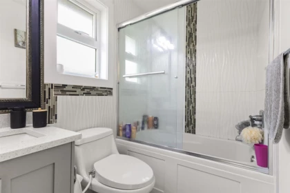Laundry Room Photo of 2018 Vinewood Street, Abbotsford, BC