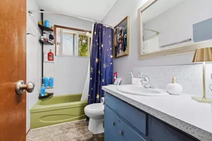 Guest Bathroom Photo of 9808 Thompson Road, Rosedale, BC
