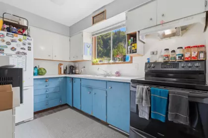 Kitchen Island Photo of 9808 Thompson Road, Rosedale, BC