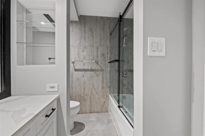 Guest Bathroom Photo of 110 14881 Marine Drive, White Rock, BC