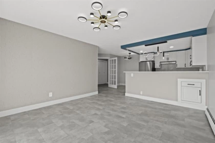 Kitchen Photo of 110 14881 Marine Drive, White Rock, BC