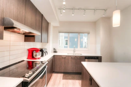 Kitchen Island Photo of 5 2796 Allwood Street, Abbotsford, BC