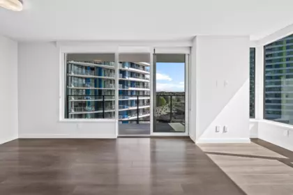 807 8238 Lord Street, Vancouver, BC, Vancouver — Apartment/Condo for sale