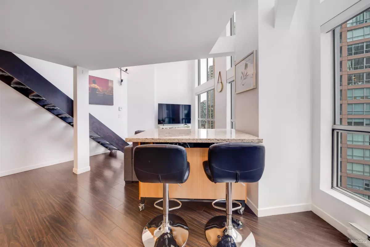 Living Room Photo of 608 933 Seymour Street, Vancouver, BC
