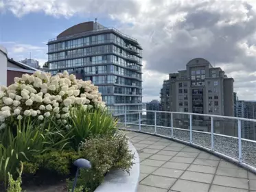 Front Yard Photo of 608 933 Seymour Street, Vancouver, BC