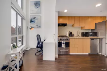 Kitchen Island Photo of 608 933 Seymour Street, Vancouver, BC
