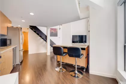 Kitchen Photo of 608 933 Seymour Street, Vancouver, BC