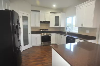 Kitchen Island Photo of 5949 E 165 Street, Surrey, BC