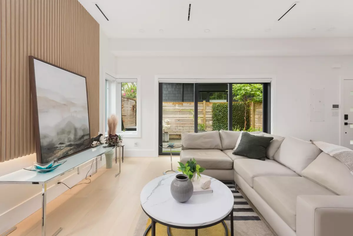 Family Room Photo of 5 371 E 33rd Avenue, Vancouver, BC