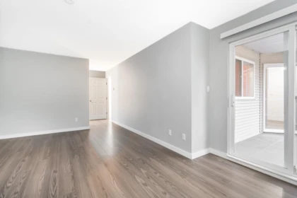Hallway Photo of 307 16137 83 Avenue, Surrey, BC