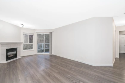 Kitchen Photo of 307 16137 83 Avenue, Surrey, BC