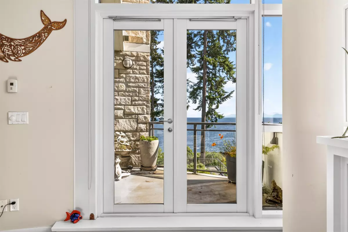 Family Room Photo of 402 5725 Teredo Street, Sechelt, BC
