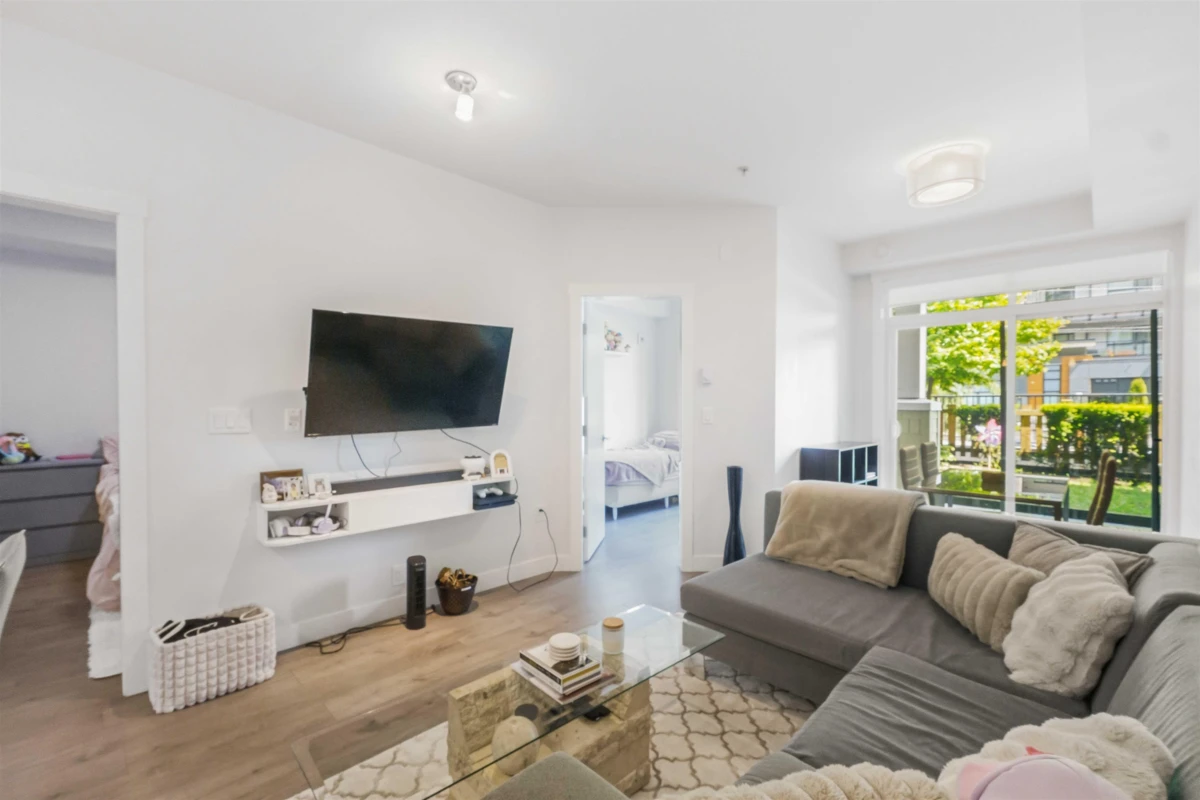Family Room Photo of 118 20696 Eastleigh Crescent, Langley, BC