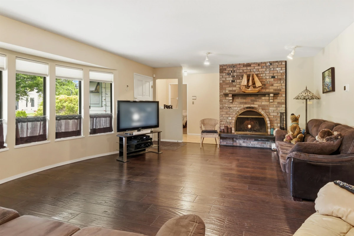 Dining Area Photo of 1827 142nd Street, Surrey, BC