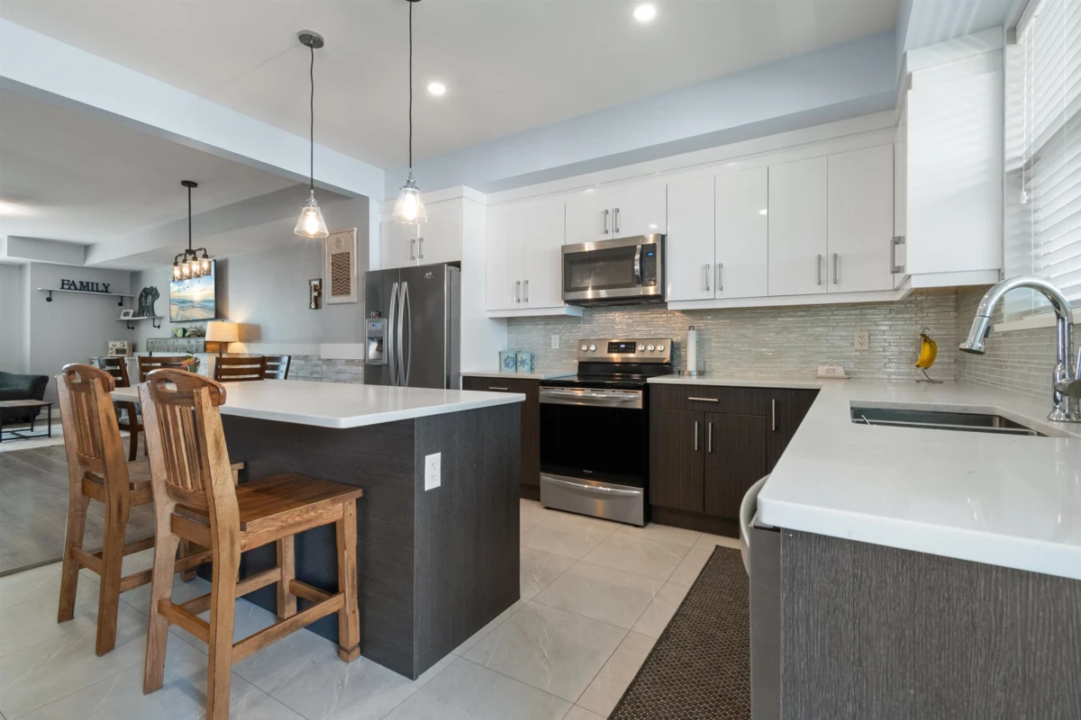 Dining Area Photo of 2 45395 Spadina Avenue, Chilliwack, BC