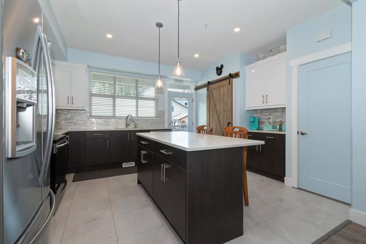 Family Room Photo of 2 45395 Spadina Avenue, Chilliwack, BC