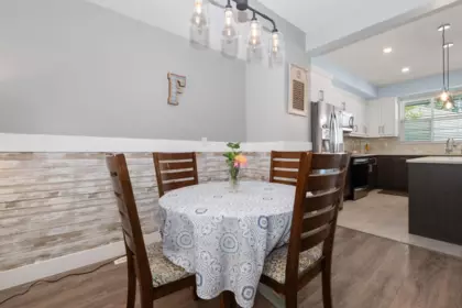Breakfast Nook Photo of 2 45395 Spadina Avenue, Chilliwack, BC