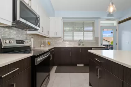 Kitchen Island Photo of 2 45395 Spadina Avenue, Chilliwack, BC