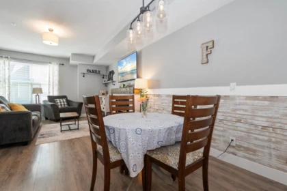 Primary Bedroom Photo of 2 45395 Spadina Avenue, Chilliwack, BC
