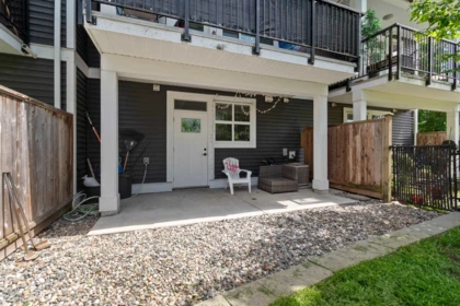 Staircase Photo of 2 45395 Spadina Avenue, Chilliwack, BC