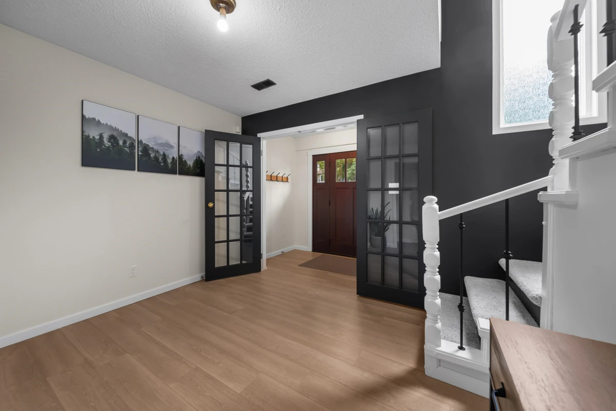 Living Room Photo of 35061 High Drive, Abbotsford, BC
