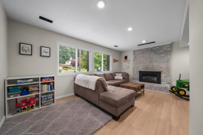 Hallway Photo of 35061 High Drive, Abbotsford, BC