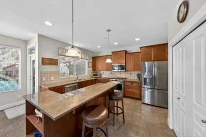 Basement Recreation Room Photo of 10668 245b Street, Maple Ridge, BC
