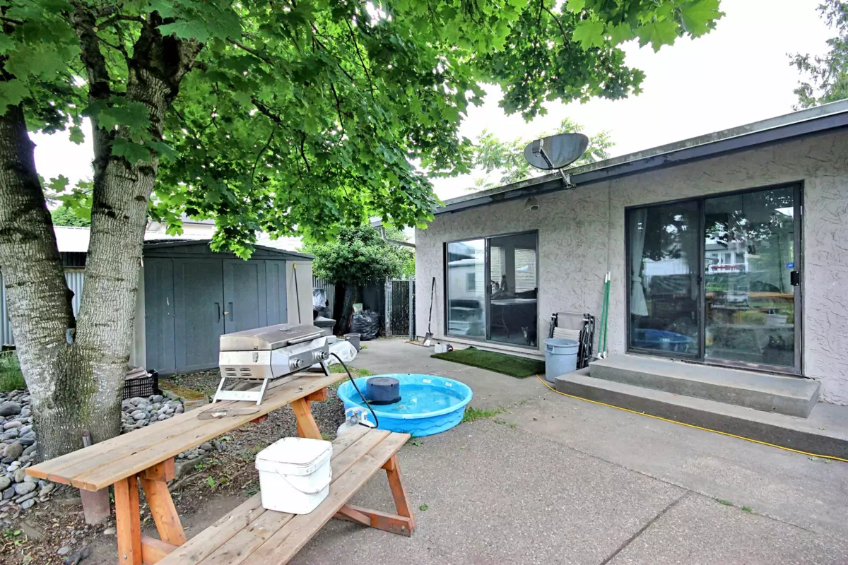 Living Room Photo of 34740 3 Avenue, Abbotsford, BC